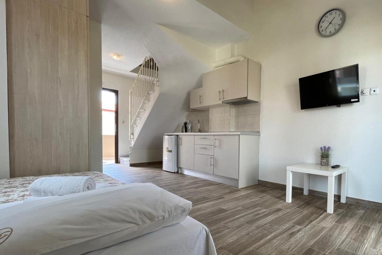 Royals Apartments 니키티 외부 사진