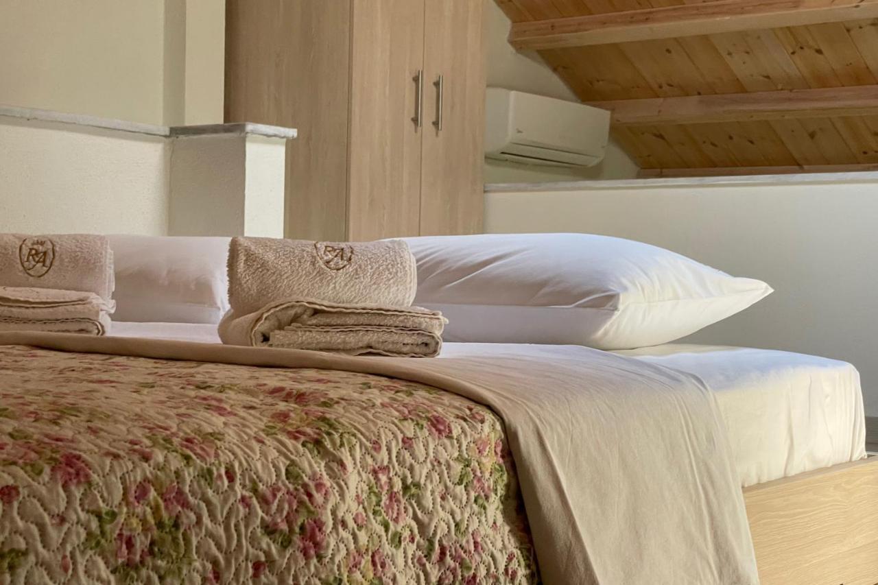 Royals Apartments 니키티 외부 사진