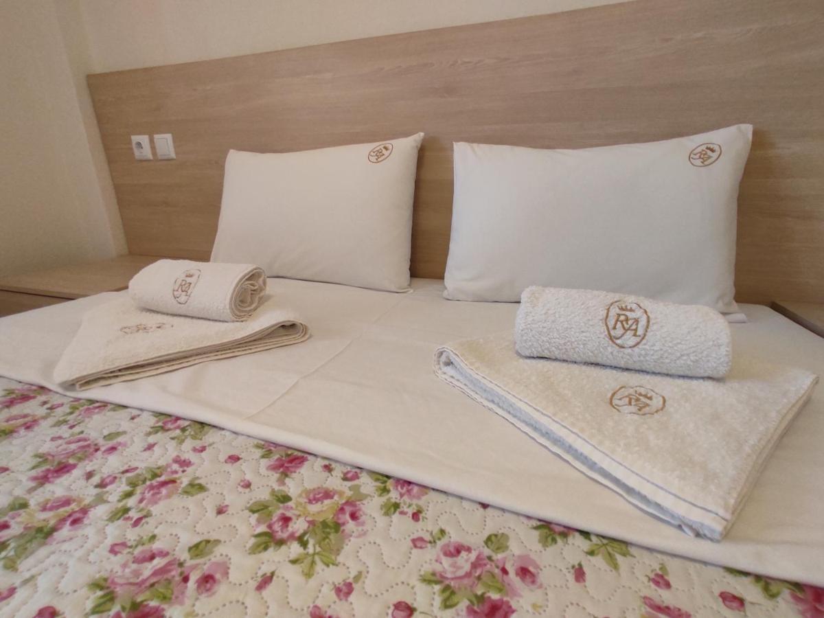 Royals Apartments 니키티 외부 사진